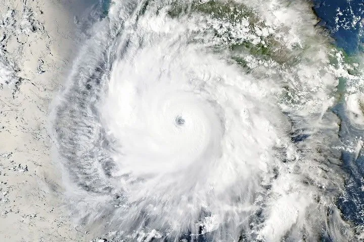 Explosive Intensification for Hurricane Polo